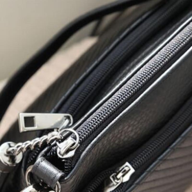 Shiz Madam V Pattern Leather HandBag Shoulder Bag Crossbody Bag A42350
