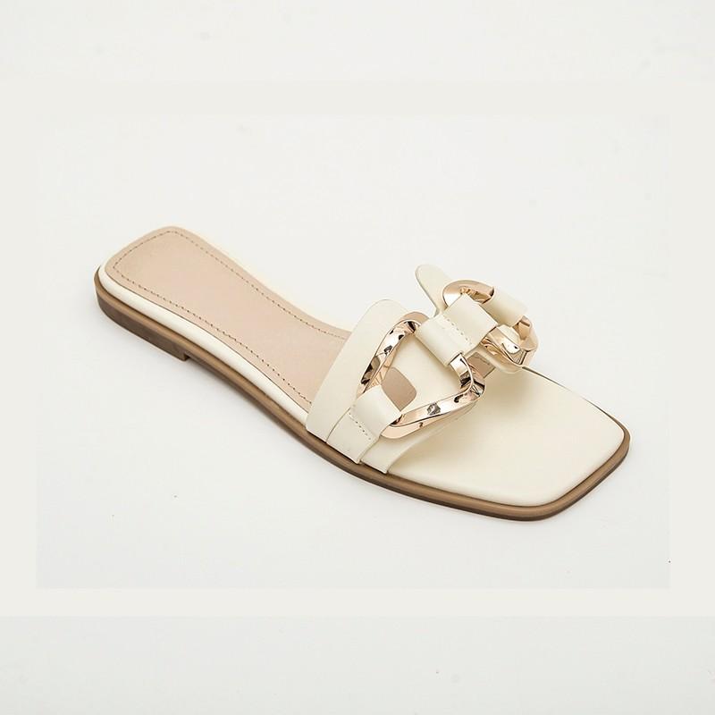 Módní nový styl Módní dámské pantofle Čtvercová špička Řetízkové pantofle Ploché nazouvací sandály Plážové žabky Kovová dekorace Ležérní obuv