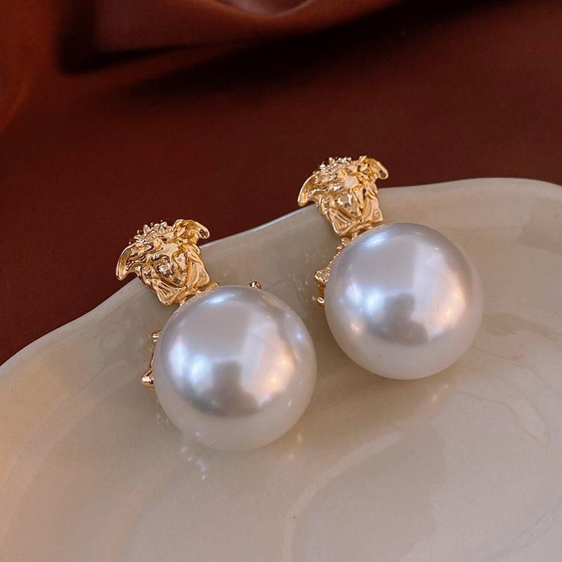 Medieval Vintage Silver Needle Retro High-end Earrings Light Luxury Versatile Earrings Court Style Niche Earrings