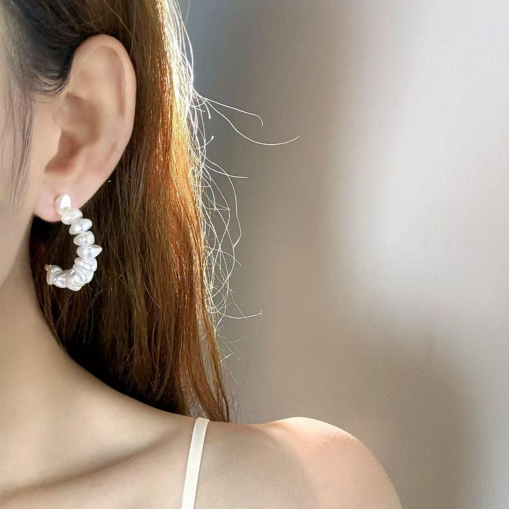 Korean Irregular Pearl C-Shaped Women's Earrings - Niche Design, High-End Cold Style, Super Fairy White