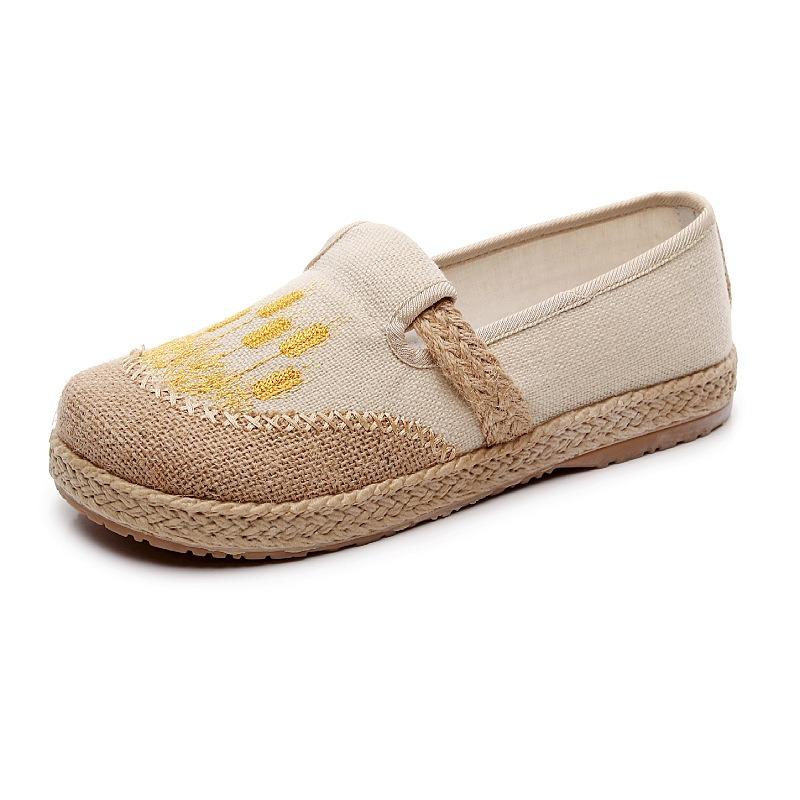 Spring and Autumn middle-aged mother shoes non-slip and lightweight old Beijing cloth shoes linen one-pedal flat-soled embroidered single shoes