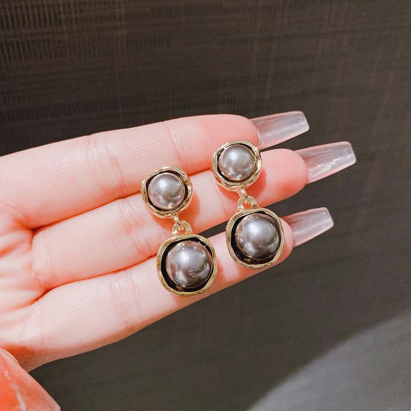 French temperament simple metal pearl stud earrings cold wind earrings fashion celebrity light luxury versatile ear jewelry