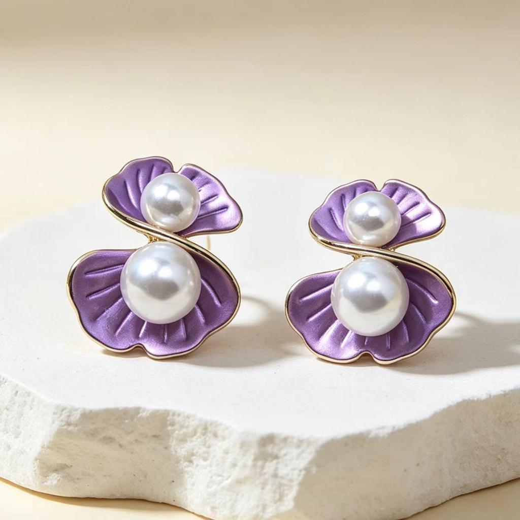 Retro Light Luxury Shell Pearl Enamel Stud Earrings