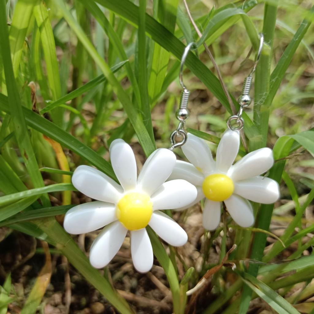 Big Resin White Daisy Dangle Earring for Women New Simple Bellis Perennis Sunflower Daily Ear Zircon Wholesale Christmas Gift