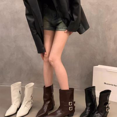 Spitze braune hochhackige kleine kurze Stiefel Damenschuhe 2025 neue Frühling und Herbst Einzelstiefel Retro Gürtelschnalle mittelhohe Schaftweite Hosenstiefel