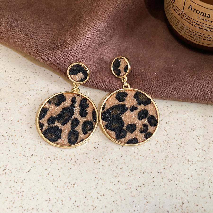 French retro autumn and winter geometric leopard print earrings stud earrings personalized earrings design sense niche