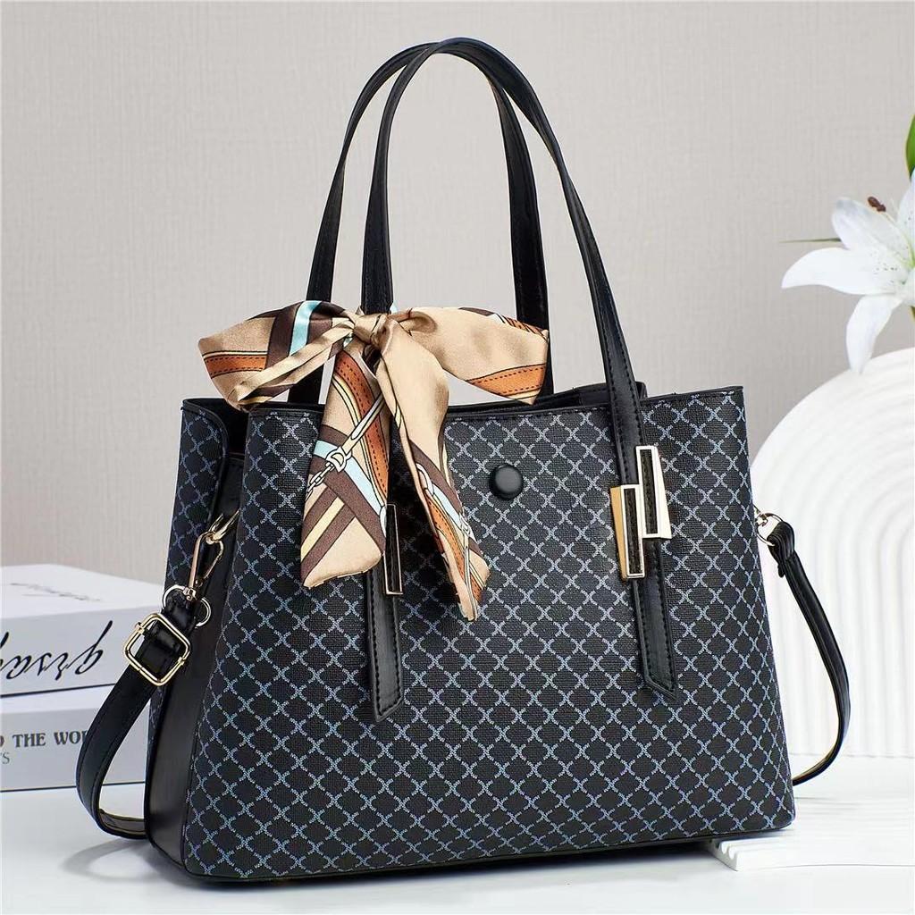 Stylish Versatile Large Capacity Womens Handbag For Everyday Use With Trendy Design
