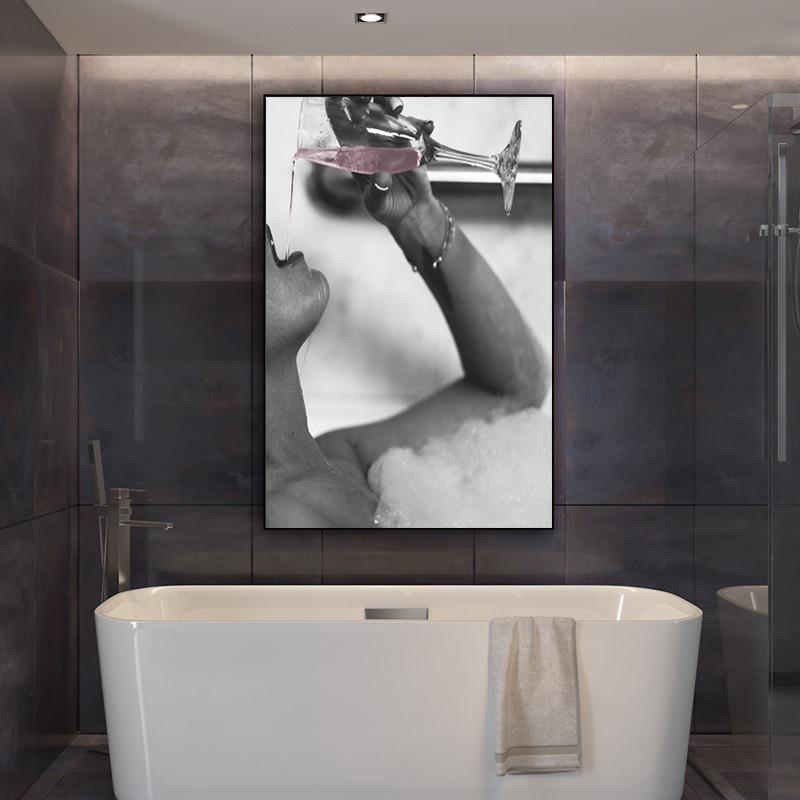 

Модная женщина пьет розу, шампанское в пенной ванне, холст, картина, постер, настенная живопись для ванной комнаты, украшение для ванной комнаты, домашний декор