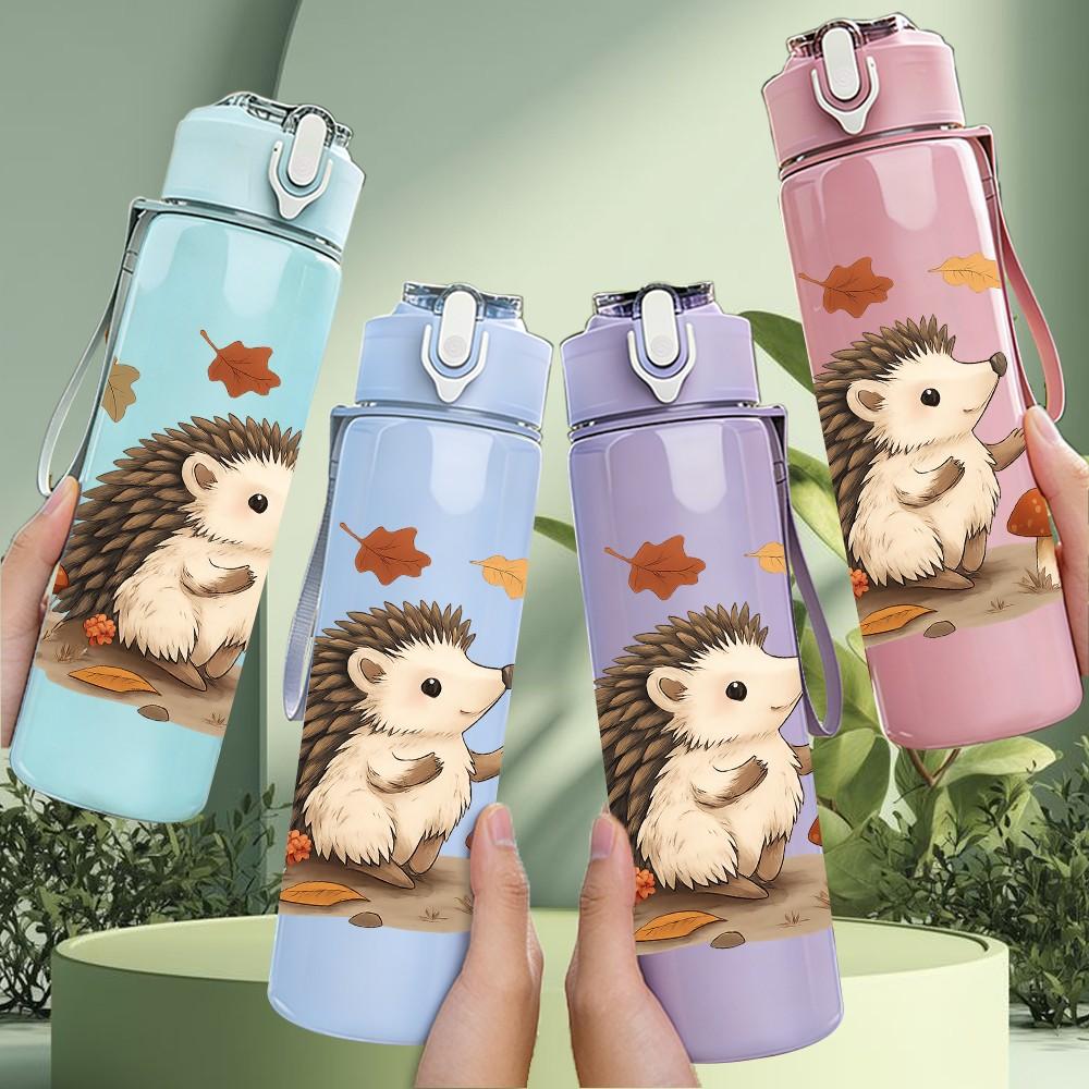 1PC Autumn Hedgehog With Leaves 750ml Color Plastic Sports Water Bottle Leakproof Flip Straw Lid Suitable for Sports Office Home Use