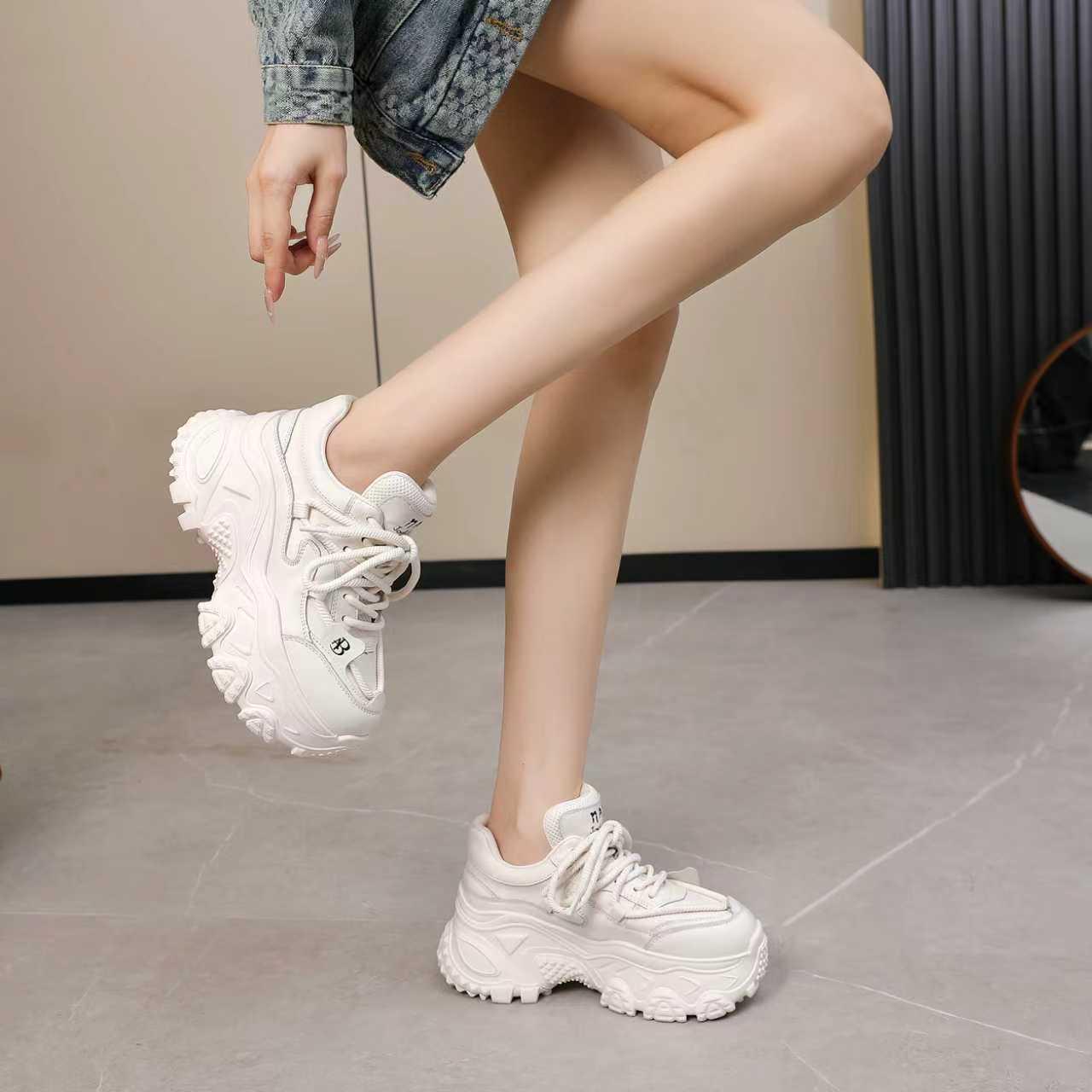 

2025 Winter Women s Light Luxury Height-Boost Sporty Dad Shoes - European & American Casual Fashion 40