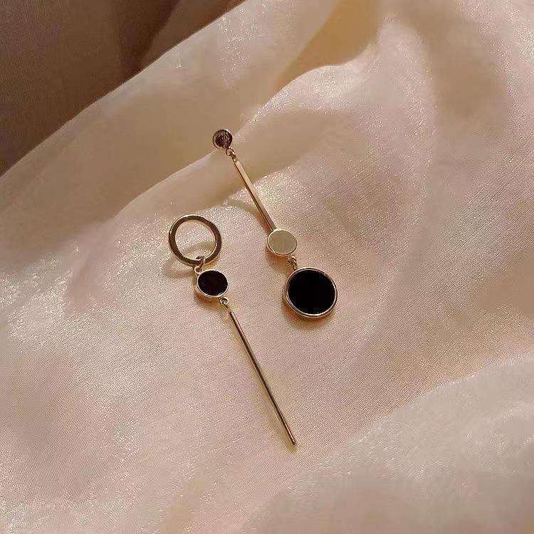 2023 Asymmetrical Black Circle Earrings for Women – Stylish, Versatile, Long Design