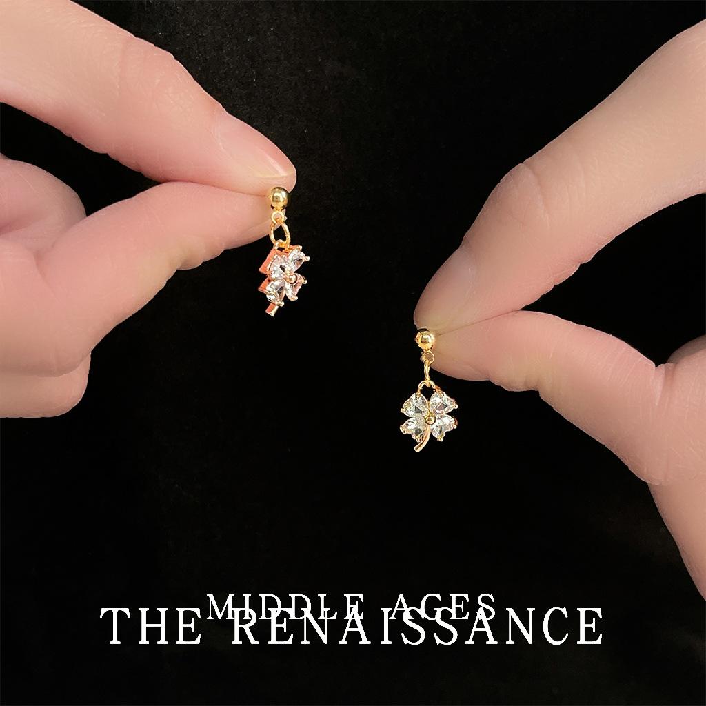 Lucky Clover~ Full Zirconium Love Earrings Stud Earrings