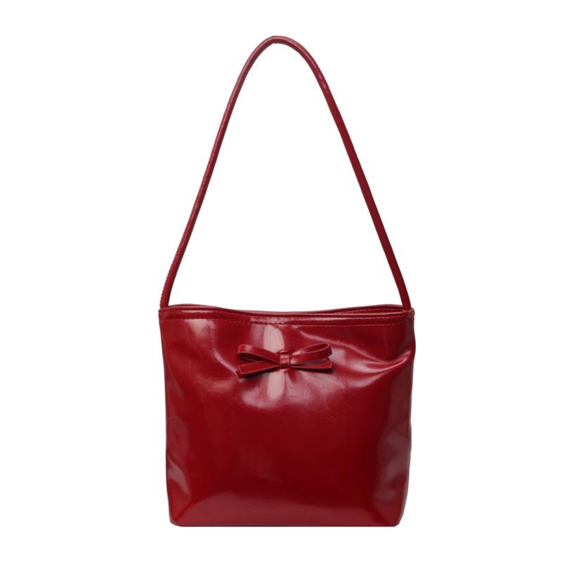 Spring and summer new casual commuter shoulder armpit bag simple and fashionable portable bucket bag