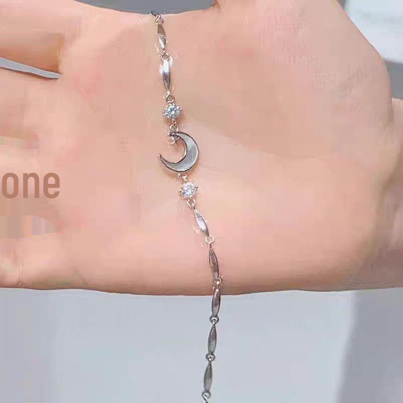Exquisite Moon and Star Bracelet: Elegant, Cool, All-Match Accessory for Women
