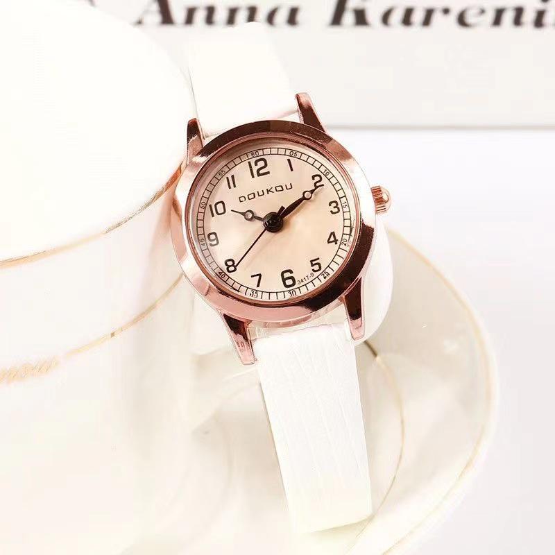 Women's Retro Leather Strap Quartz Watch: Simple, Stylish & Trendy