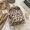 Zaino alla moda borsa in peluche con stampa leopardata da donna inverno nuovo semplice zaino per pendolari studenti borsa da donna