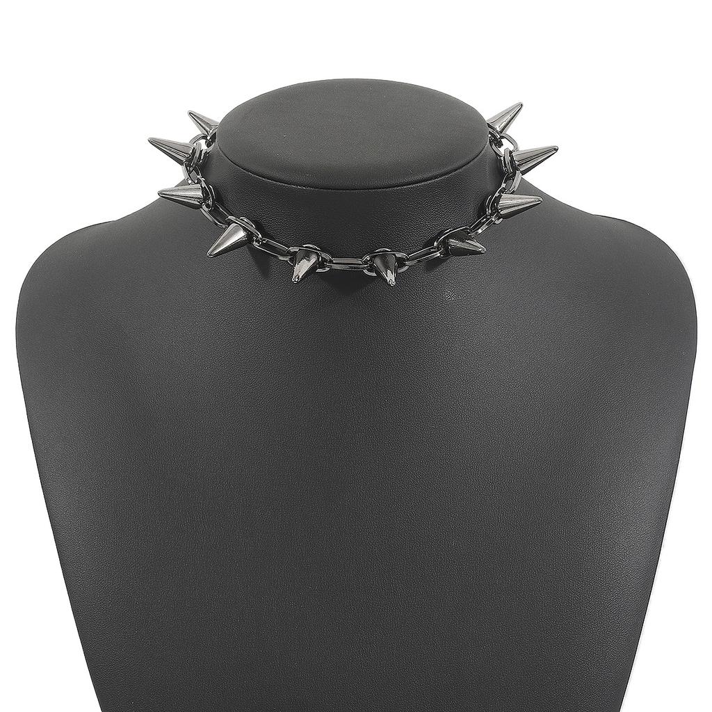 Personalized Street Shot Hip-hop Style Rivet Black Chain Necklace Trendy Men And Women Punk Exaggerated Clavicle Chain
