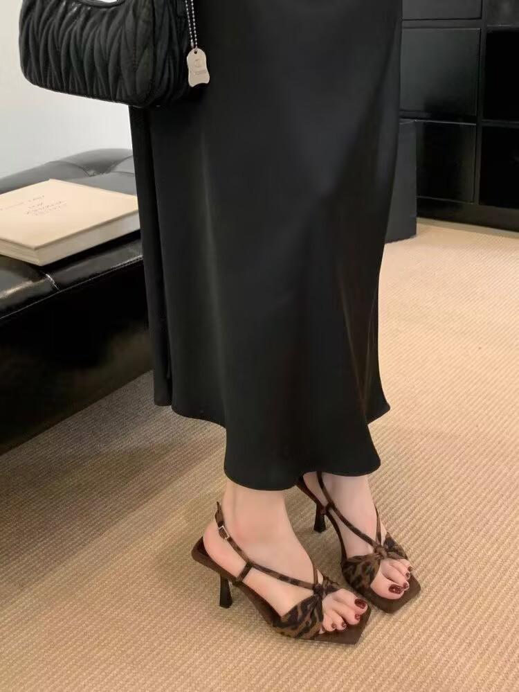 

Retro versatile! Khaki square head bow sandals women s summer contrasting color temperament high heels 42 леопардовый