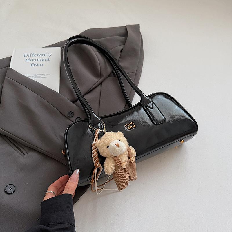 

Популярная в этом году сумка-бостон большого объема 2025 осень новая простая портативная сумка на плечо женская сумка-подушка чёрный