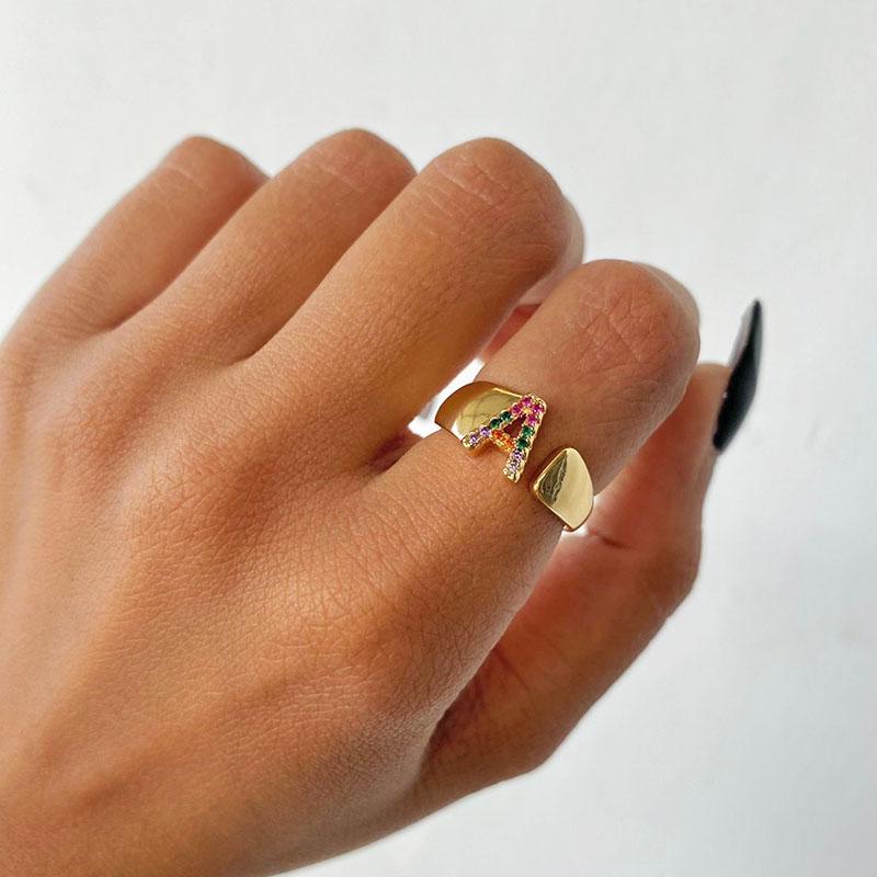 Rainbow Zircon Letter Rings For Women Mote Chunky Bred Letter AZ Rustfritt stål Ring Bryllup Boho Smykker Gave 2024