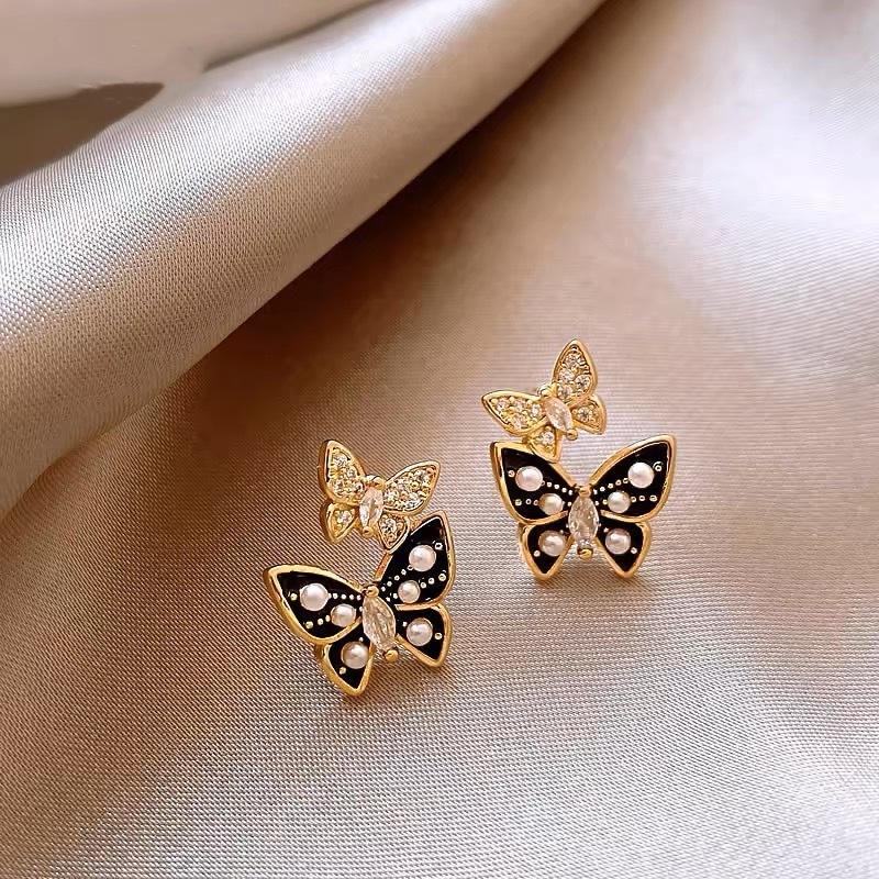 Wind fashion versatile stud earrings women's hot-selling high-end temperament trendy earrings street stall night market explosion