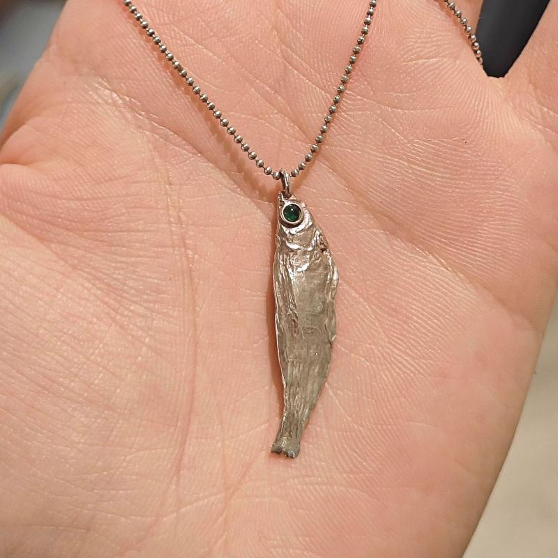 

Trendy cute Simple Irregular Flip Salted Fish Green Eye Pendant Necklace Women s Fun Unique Clavicle Chain Party Jewelry 45cm