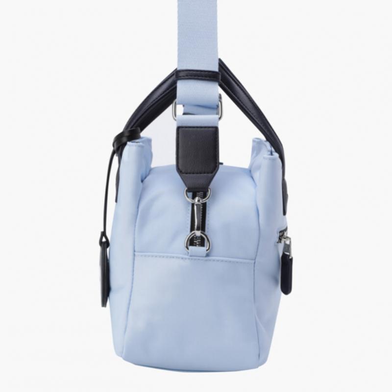 MunSingwear Women S eSSential Penguin Tote Bag Light Blue Mr122lbg11