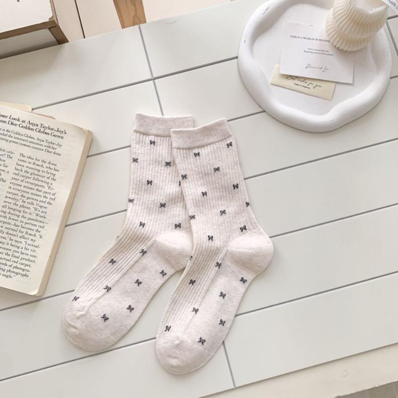 Autumn and Winter Retro Bow-tie Micro-pressure Mid-calf Women's Socks Are Versatile for Outerwear and Boneless Pile Socks
