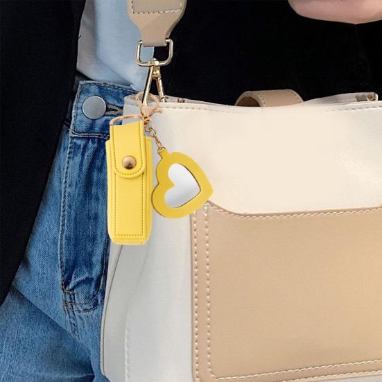 

Lipstick Clip Keychain Pendant with Mirror Imitation Leather Lip Gloss Holder Heart-Shaped Pendant Alloy Key Ring A синій