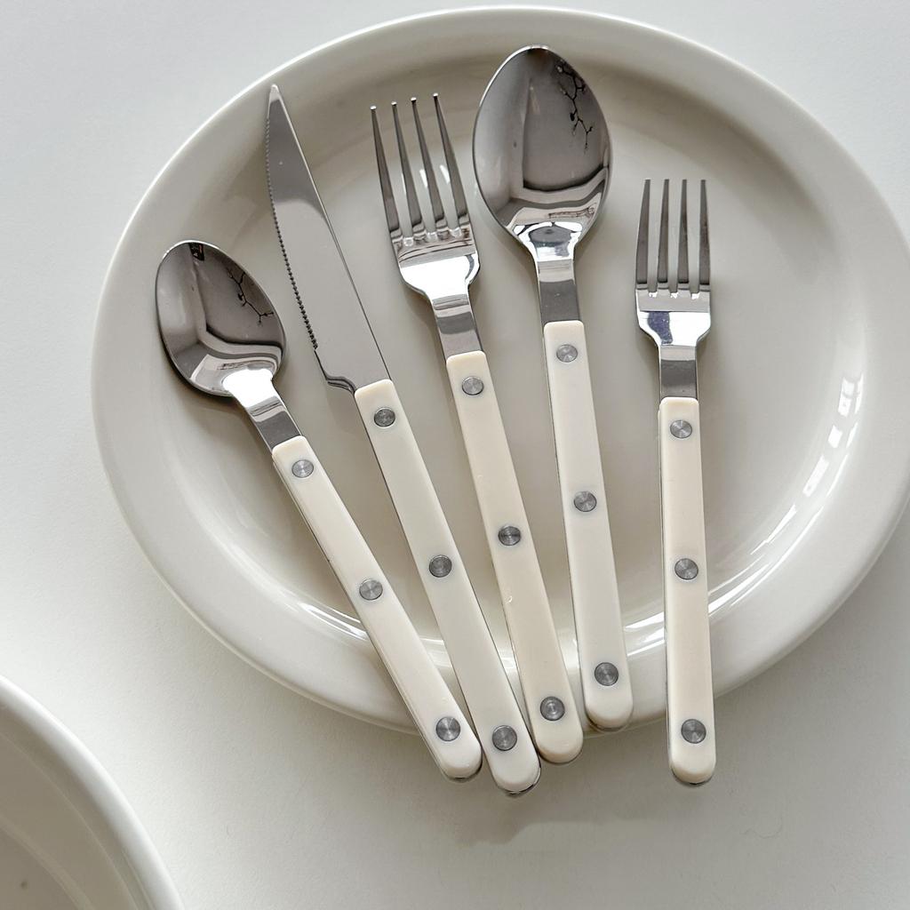 Französisches Vintage milchweißes Retro-Messer, Gabel, Gabel Butterlöffel 4-teiliges Set Haushalts-Steak-Geschirr Edelstahl-Geschirr
