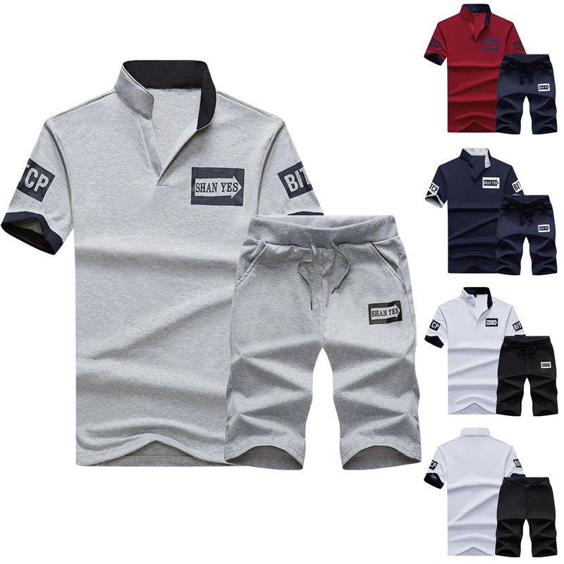 Completo T-shirt a collo alto con girocollo e pantaloncini da uomo, set comodo e traspirante per stile casual