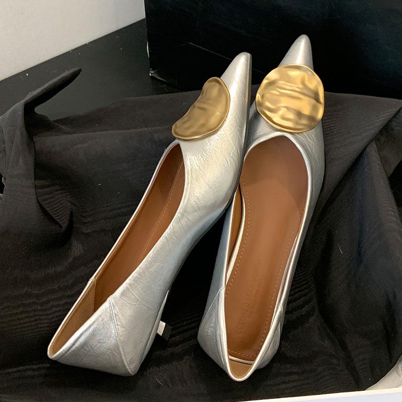 Módní dámská nazouvací obuv s nízkým podpatkem pro ženy Novinka léto jaro špičatá špička módní kovové dámské boty na podpatku