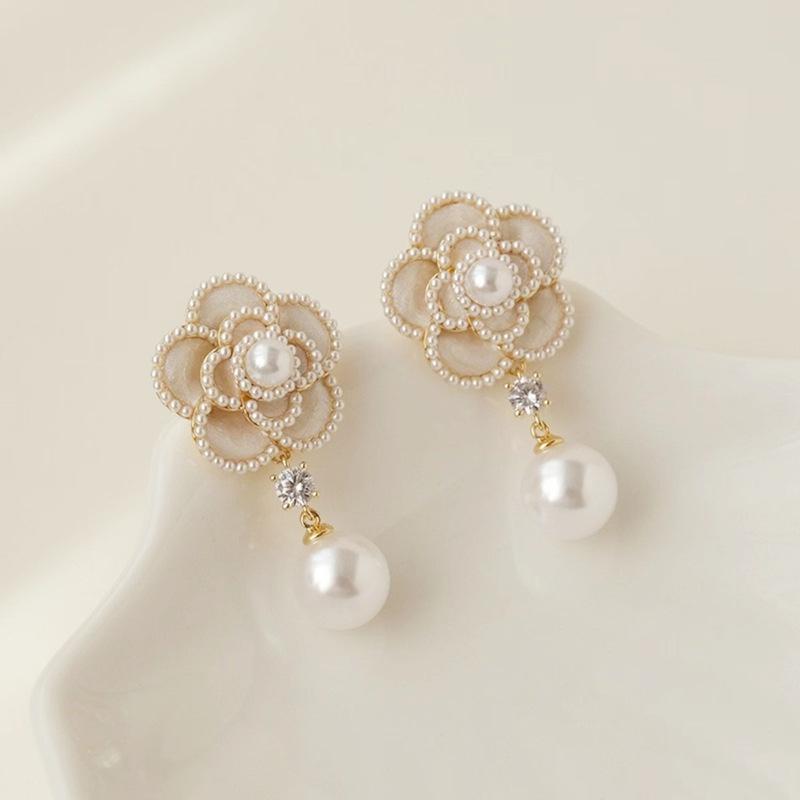 Retro light luxury pearl flower fashion earrings femininity high sense atmosphere stud earrings versatile personality earrings