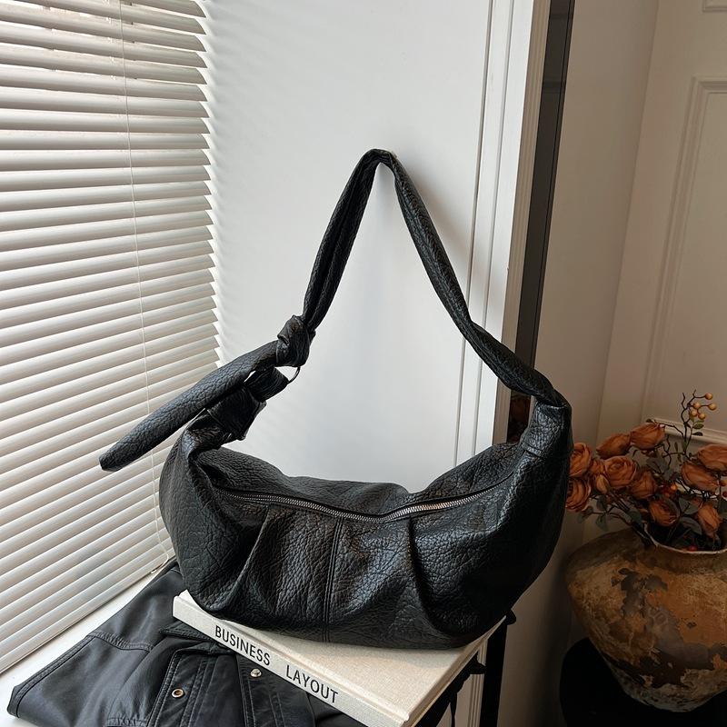 

Fashion niche pleated bag women s new commuter versatile shoulder messenger bag croissant bag чорний