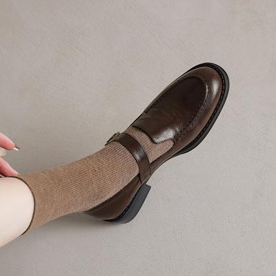 Moda 2025 Yeni Bahar Hakiki Deri Kadın Ayakkabıları Yuvarlak Burunlu Kadın Stiletto Brogue Tasarımlı Kadın Ayakkabıları Orta Topuklu Mokasen Bayan Ayakkabıları
