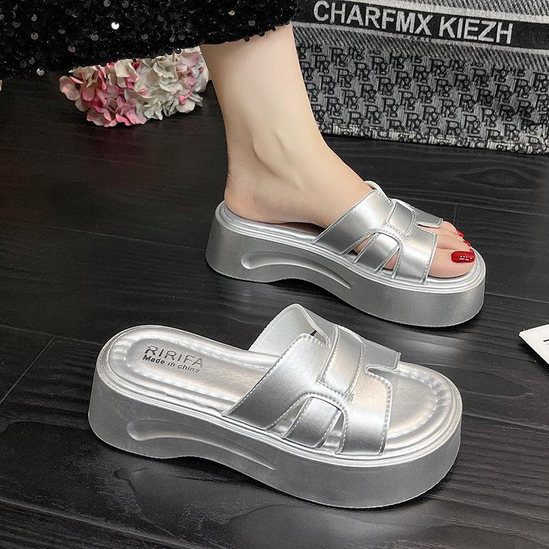 Platform slippers women's summer wear high-end new silver sandals with skirts are beautiful and cool slippers
