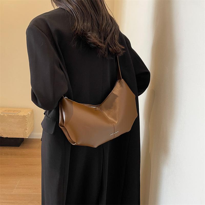 Retro large-capacity bag Commuter women's bag Casual shoulder armpit bag New dumpling bag