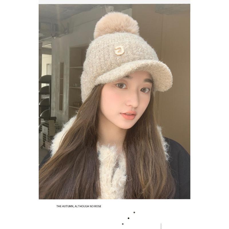 Cappello da donna autunnale e invernale caldo e resistente al freddo in maglia di filato con velluto spesso e protezione antivento per le orecchie, berretto a becco d'anatra