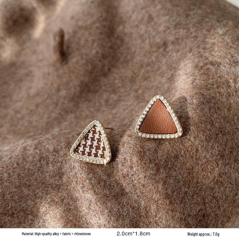 French Retro Pearl Plaid Earrings: Luxury Korean Studs for Women