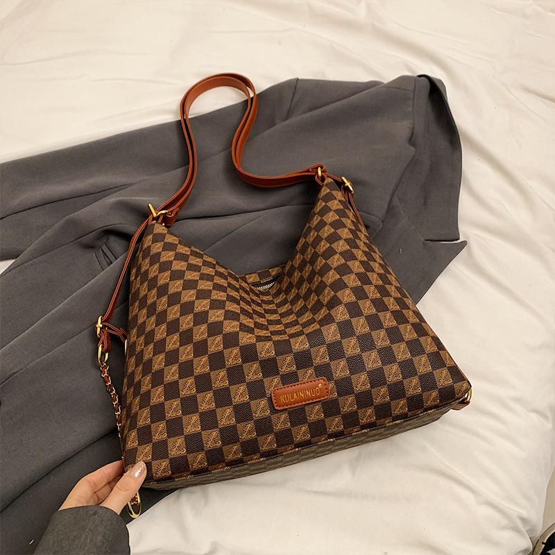 

Large capacity women s bag retro light luxury soft leather shoulder bag commuter backpack oblique straddle bag women s bag