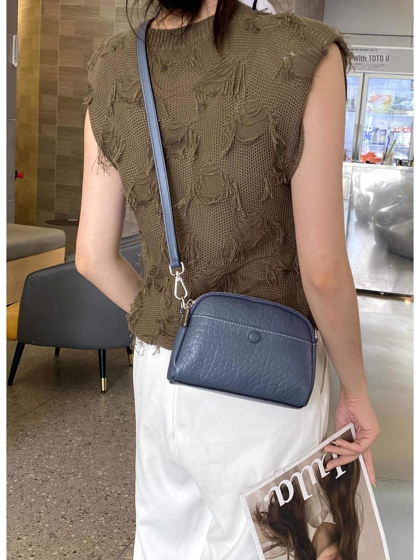 

Маленькая квадратная сумка из натуральной коровьей кожи 2025 года — модная, универсальная и удобная женская сумка-мессенджер