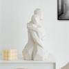 Liebhaber zeitgenössischer Keramik schätzen diese stilvolle Figur als Dekoration für Bücherregale, Kaminsimse oder als Tischdekoration bei Hochzeiten.