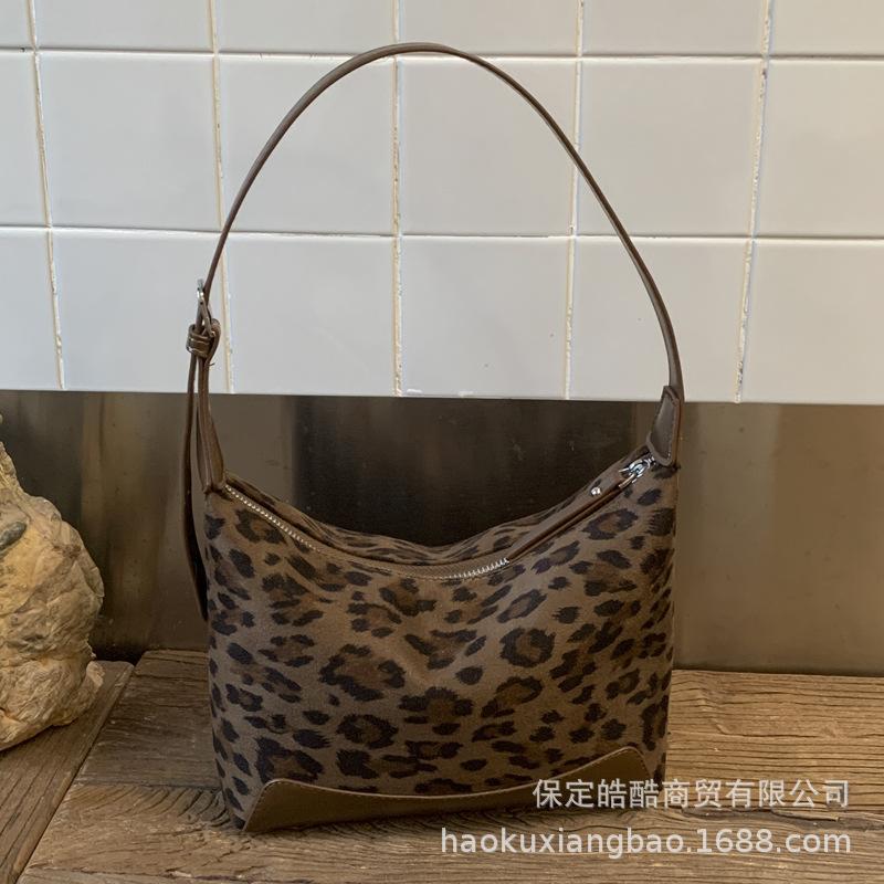 Leopard print bag women's 2025 new trendy autumn and winter popular fashion super fire commuter tote bag large capacity shoulder bag