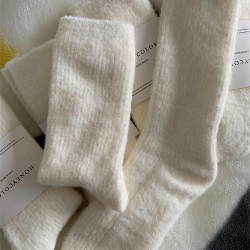10-1 Soft and Fluffy Socks for Children In Autumn and Winter, with Thick and Warm Velvet for Warmth, Simple and Versatile