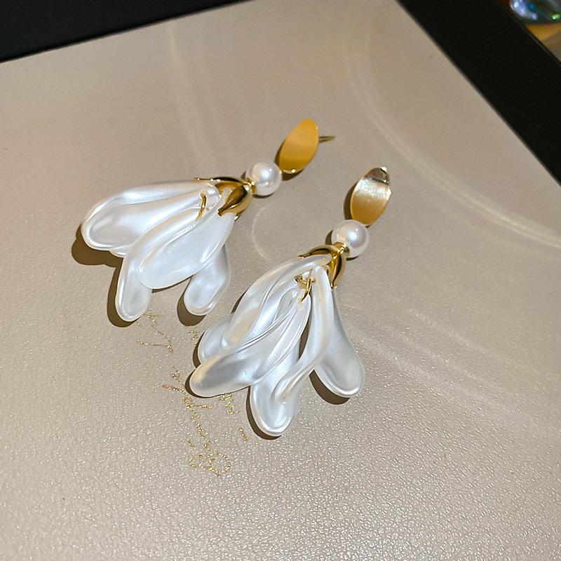 Silver needle French retro flower pearl fringed earrings personality sweet temperament stud earrings women