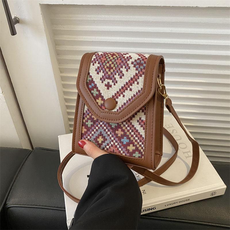 

Premium sense of ethnic style messenger mobile phone bag women s 2025 explosive single shoulder ins foreign style versatile single shoulder small s коричневый