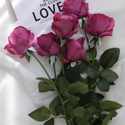 Ramo de Rosas Toque Morado: Arreglo Floral Artificial para Sala de Estar o Mesa de Comedor