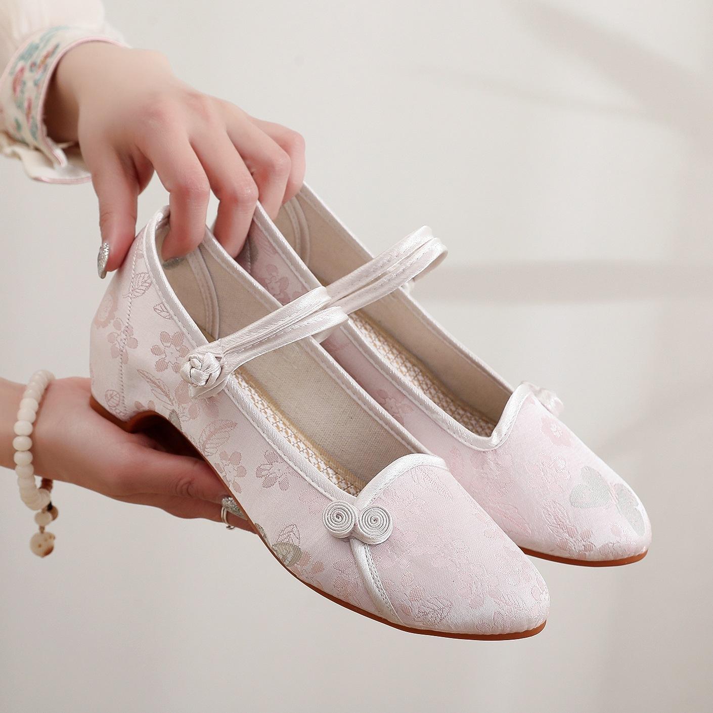 

[Flower condensation] 2024 new Chinese style women s cloth shoes cheongsam with temperament pointed retro ethnic style women s shoes 41