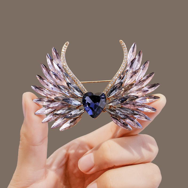 Elegante Kristall-Schmetterlingsbrosche - Funkelnde Damenmode-Anstecknadel für leichten Luxus-Anzug