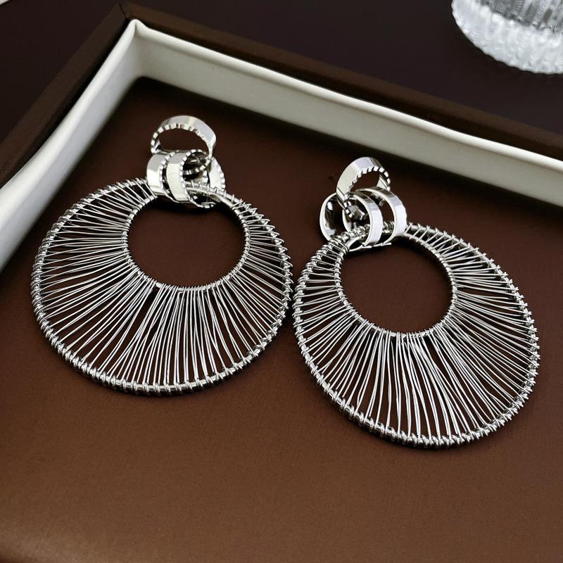Exaggerated Hollow Circle Geometric Earrings Ins Fashionable High-end Earrings for Women
